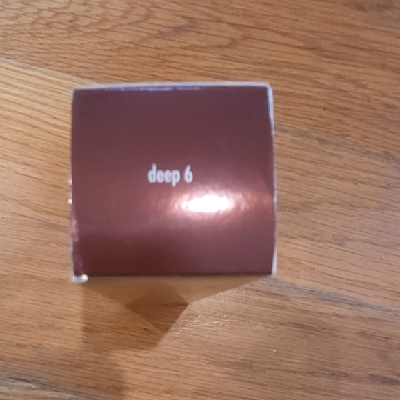 STILLA HIDE & CHIC FLUID FONDATION DEEP 6 NIB - Picture 3 of 8